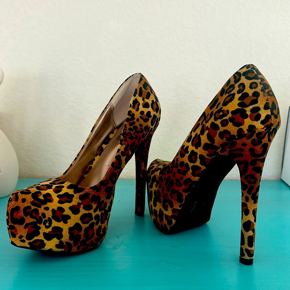 Stylish animal print platform shoes